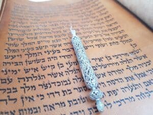 Small Beautiful Yad Torah Yemenite Pointer