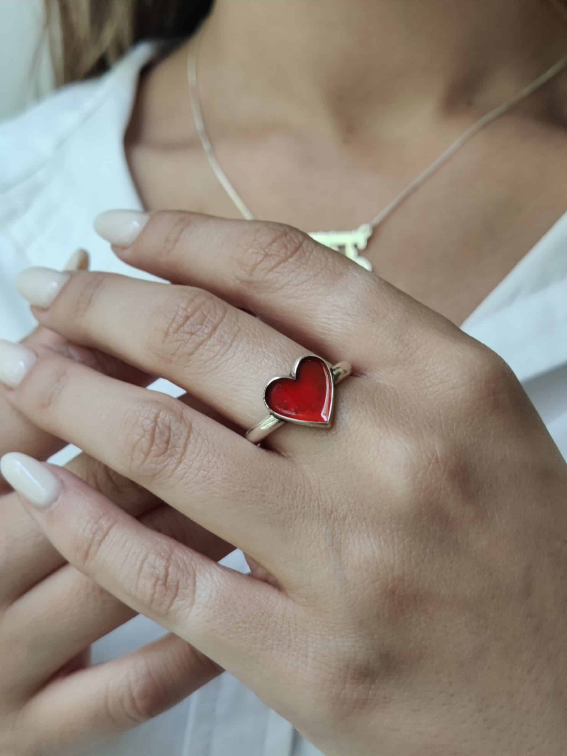 Delicate Ring with Heart in Enamel